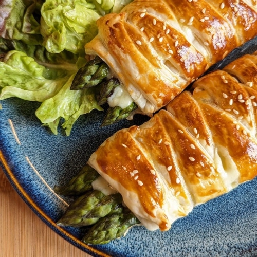 Asperges feuilletées au fromage et jambon cru