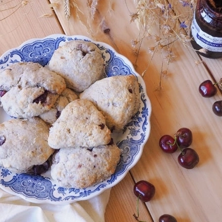 Scones à la cerise