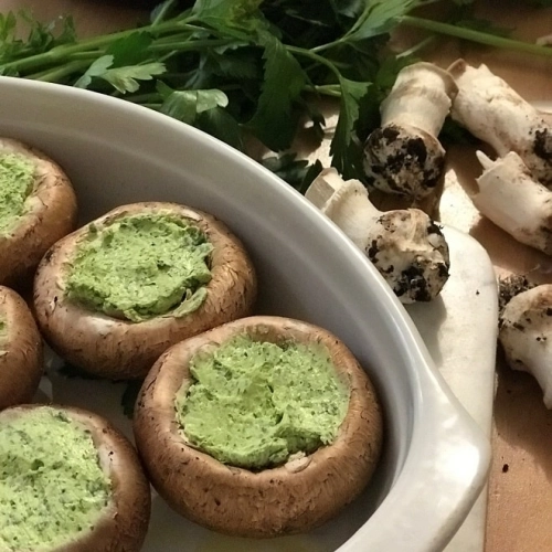 Champignons farcis au beurre persillé, façon "escargots"