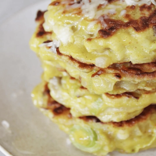 Pancakes aux poireaux, curry et comté