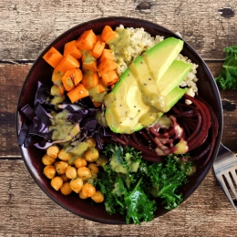 Panier recette - Buddha bowl quinoa, patates douces, pois chiches et légumes d’hiver