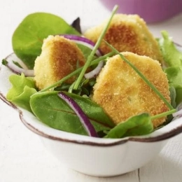 Salade de mesclun et quenelles panées