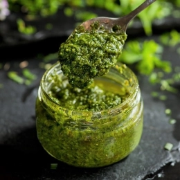 Anti gaspi : pesto de fanes de carottes