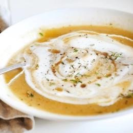 Velouté de rutabagas rôtis et crème infusée au romarin