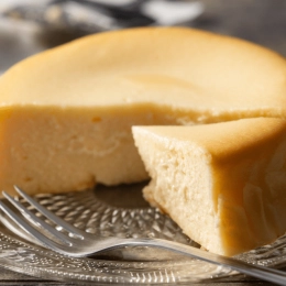 Gâteau au fromage blanc et coulis de fraises