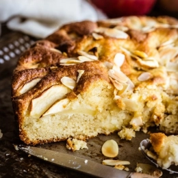 Gâteau moelleux au yaourt et pommes