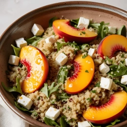 Salade de quinoa, feta et nectarines