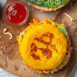 Buns de patate douce fourrés au fromage et légumes