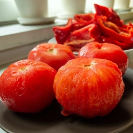 Peler vos tomates : découvrez notre astuce efficace !