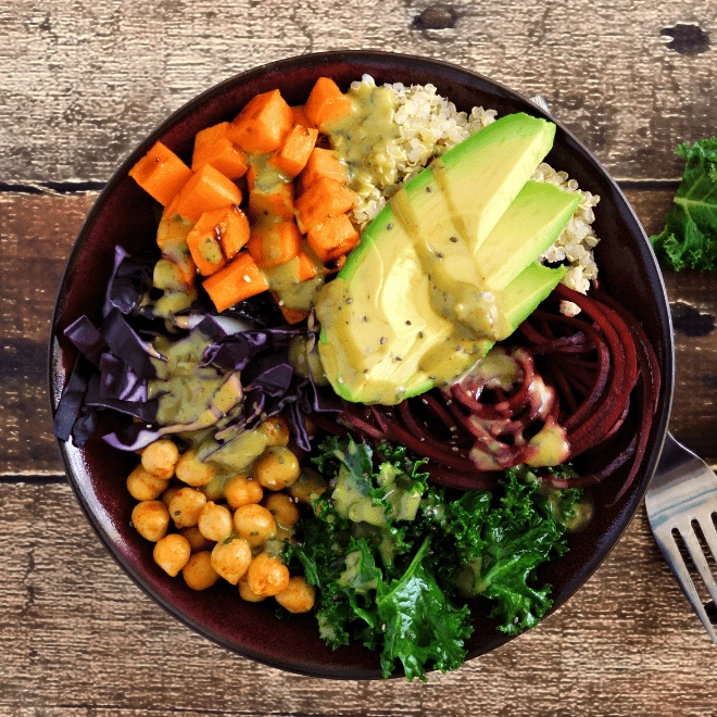 Panier recette - Buddha bowl quinoa, patates douces, pois chiches et légumes d’hiver