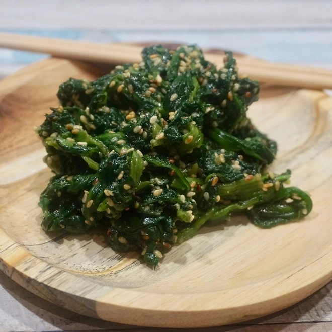 Salade d'épinards à la japonaise