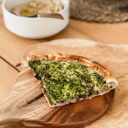 Tarte au brocoli, champignons et tofu fumé