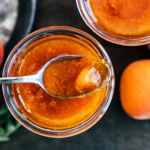 Confiture d'abricots et ses amandes