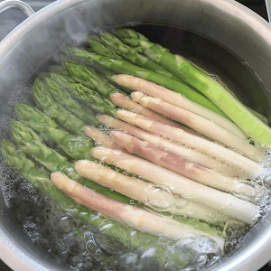 Asperges cuites à l'eau ou à la vapeur