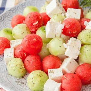 Salade melon-pastèque, feta et menthe fraîche